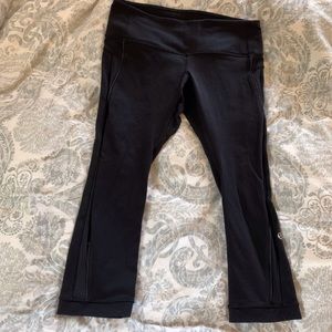 Lululemon black crop sz 6
